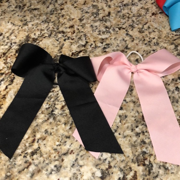 18 hair bows - Picture 2 of 7